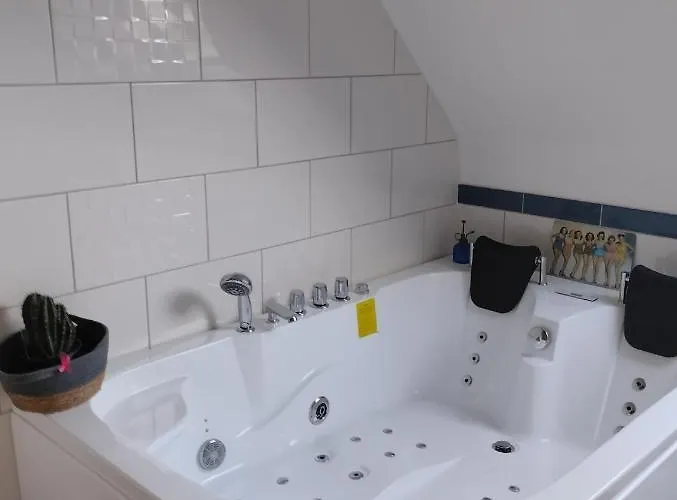 D'hotes Du Clos Du Roi Bed & Breakfast 3*